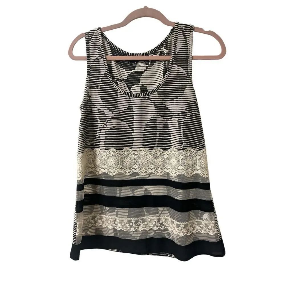 Ryu tank top black & cream with lace accent Small